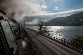 01 150 Mitfahrt am Rhein entlang  re Seite Blick bei Lorch Richtung Assmannshsn 

(Foto Joachim Schmidt)